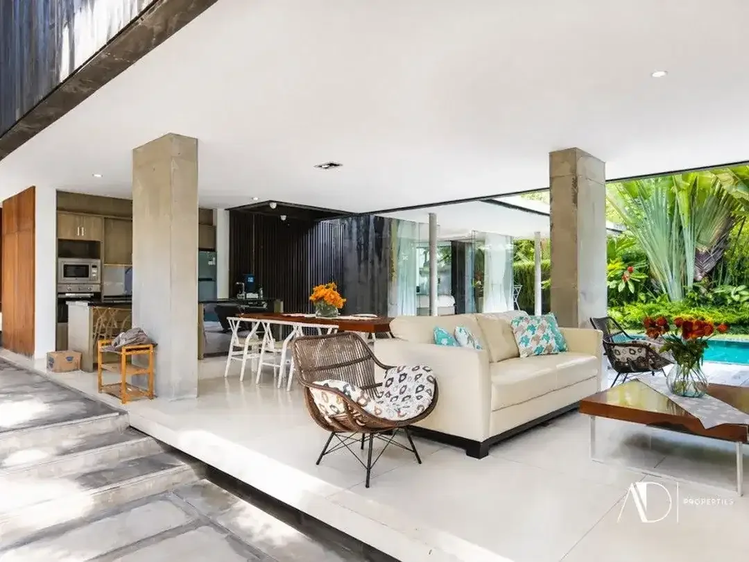 FREEHOLD | CONTEMPORARY TROPICAL 3-BEDROOM VILLA IN BERAWA, CANGGU - Image 5 of 10