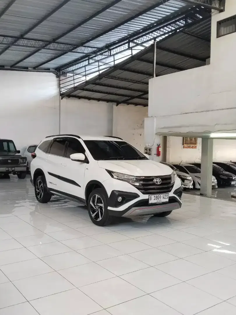 RUSH TRD S MATIC LOW KM TERIMA DK PAJAK BARU - Image 2 of 10