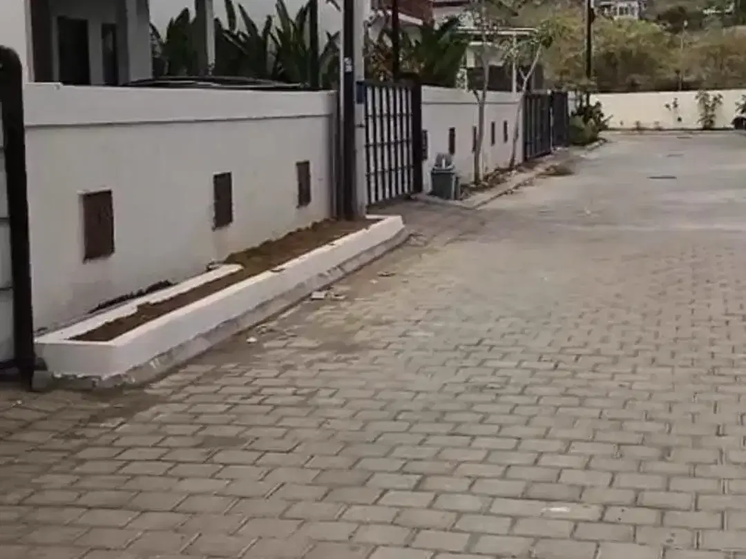 KONTRAKAN RUMAH SEMI FURNISHED JIMBARAN GERBANG SENDIRI - Image 8 of 10