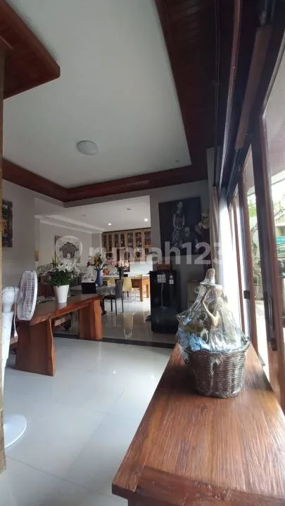 Villa Furnished 3 Lantai Kolam Renang di Legian - Image 3 of 4