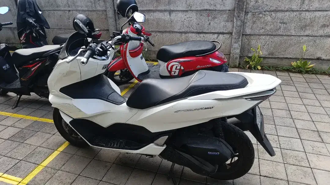Motor honda PCX Putih ABS - Image 4 of 7