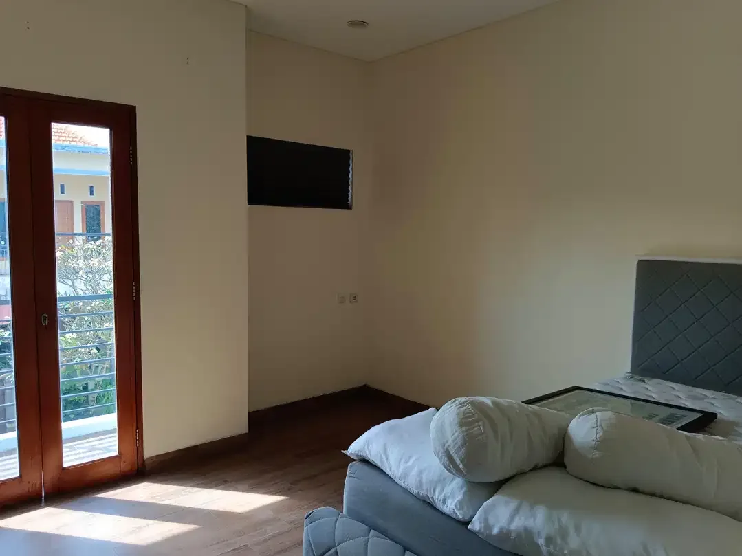 RUMAH SEMI VILLA PRIVAT POOL 4 BR KAWASAN BAGUS RENON - Image 7 of 10