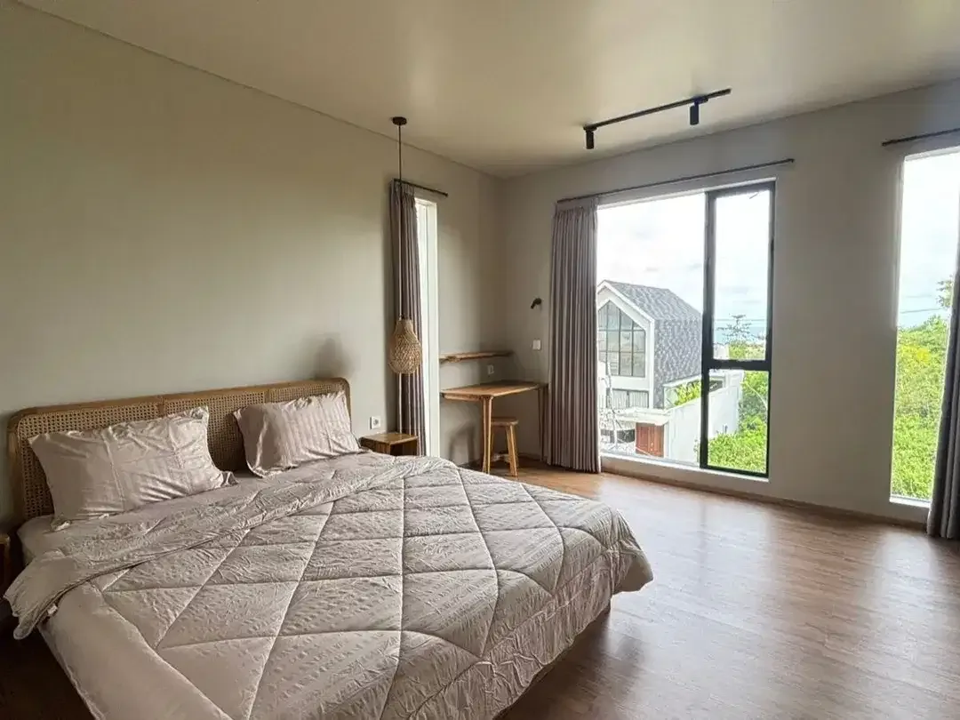 VILLA 2 KAMAR TIDUR LENGKAP DENGAN PEMANDANGAN LAUT DI ULUWATU - Image 9 of 10