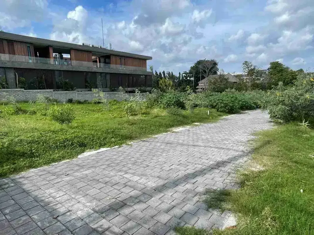Di jual tanah sangat langka ke pantai hanya 4 menit lingkungan villa mewah lingkungan bersih sangat cocok untuk di bangun villa - Image 5 of 9