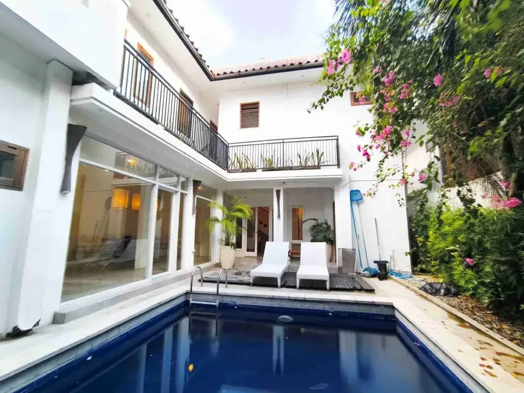 Commercial Luxury Villa Walking Distance to Canggu Beach Bali - Image 4 of 10