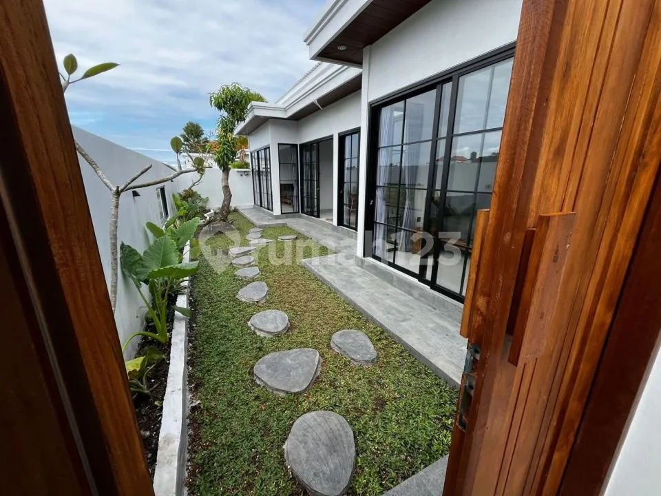 Disewakan Rumahmewah Furnished Lokasi Strategis - Image 2 of 4