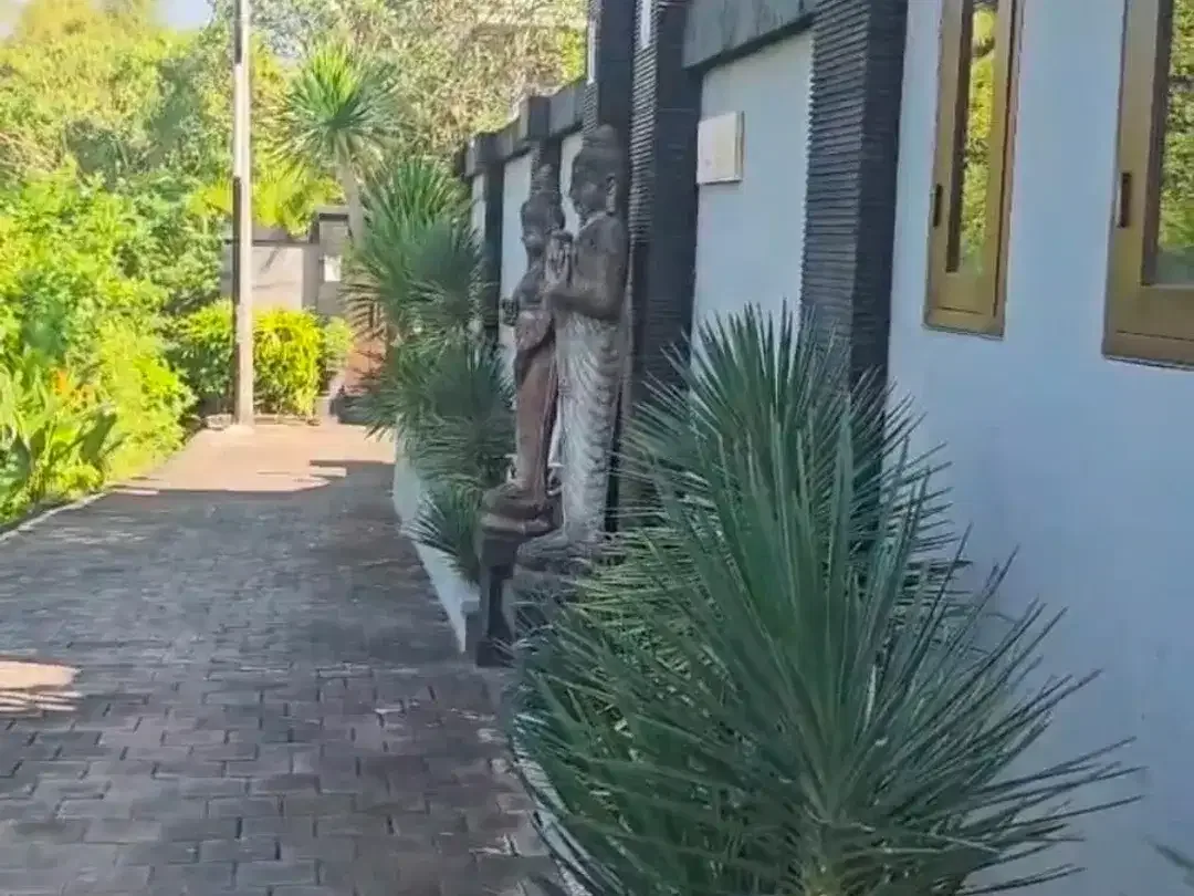 For Sale - Freehold - One Estate of 2 of 3 Storeys-Villas with Panoramic Sunset View in Brawa - Canggu, Bali - Image 2 of 10