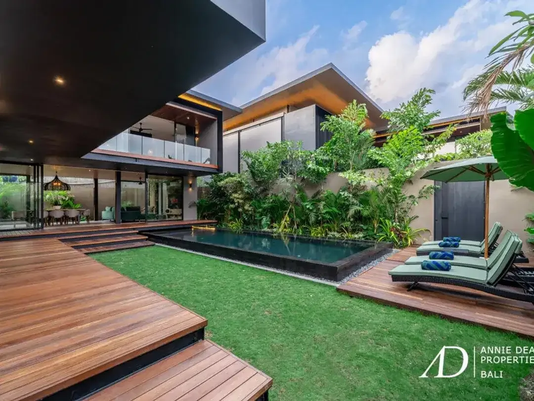 LEASEHOLD | MODERN LUXURY TROPICAL VILLA IN CENTRAL SEMINYAK - Image 3 of 10