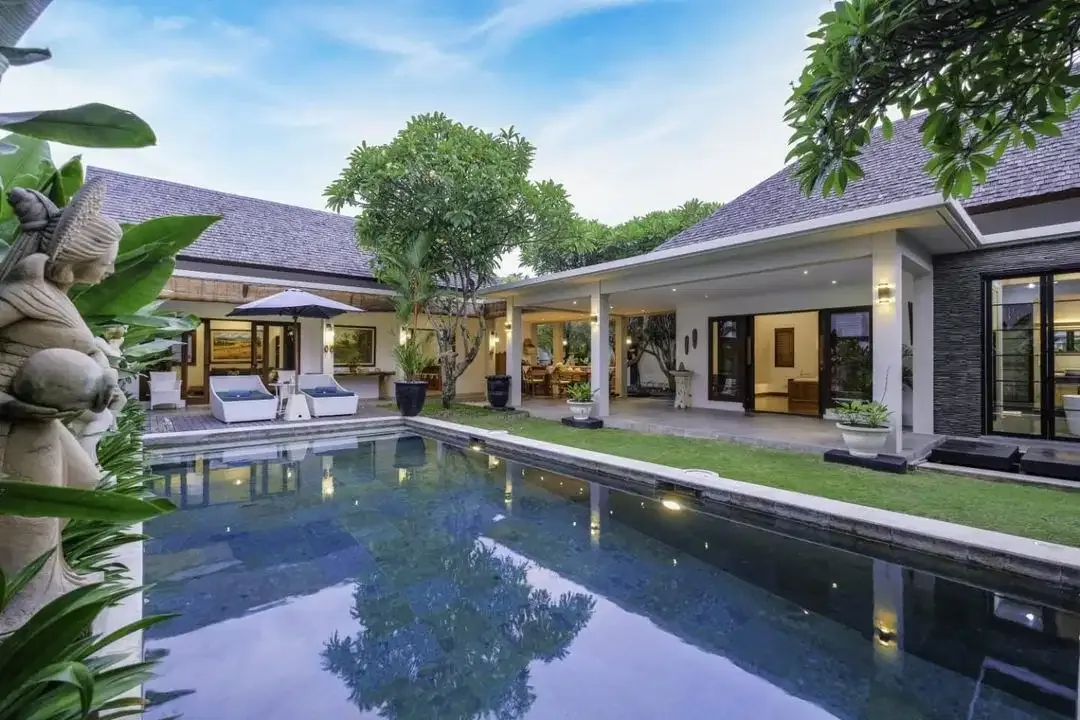 DIJUAL VILLA DEKAT PANTAI BERAWA CANGGU - Image 1 of 10