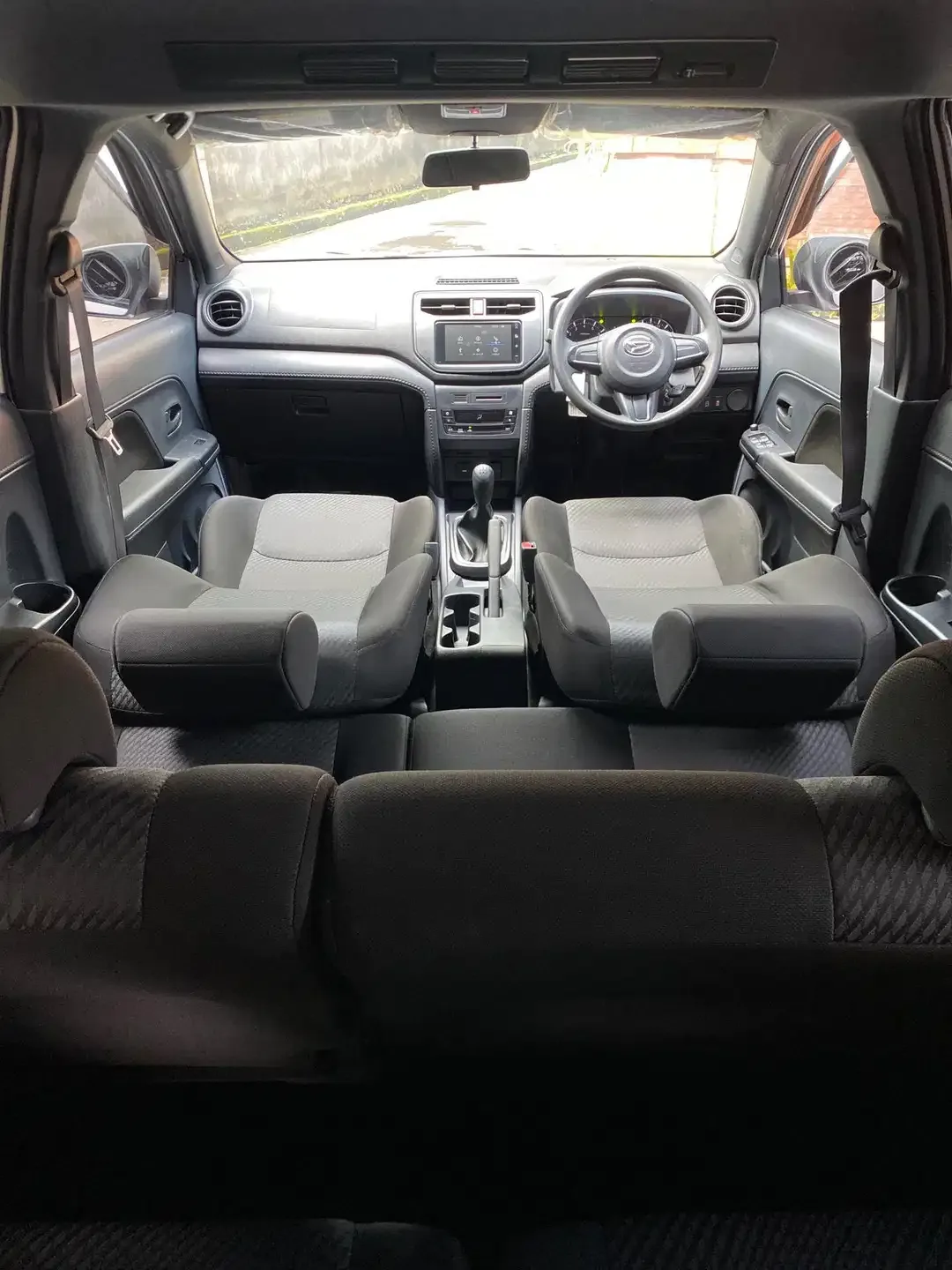 Daihatsu Terios X Manual 1.5 MT 2023 - Image 10 of 10
