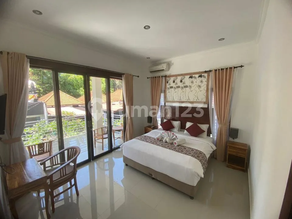 Villa 5 Kamar With Pool Furnished Strategis Tumbak Bayuh Canggu - Image 3 of 4