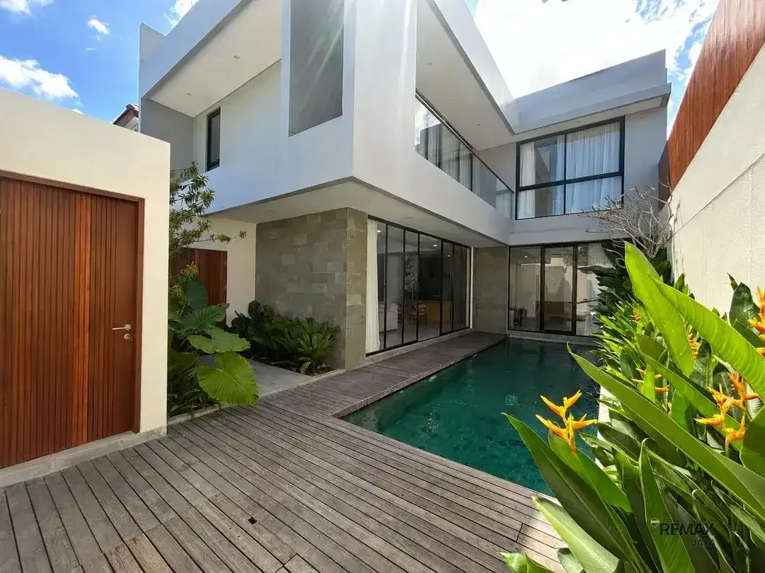 Villa 3 Kamar Tidur Fully Furnished Disewakan, di Kerobokan - Image 4 of 4