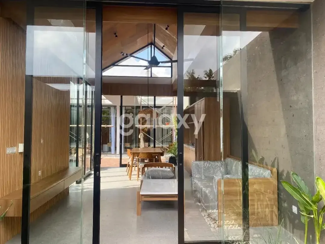 VILLA MODERN TROPIS DI KEMENUH SUKAWATI GIANYAR, BALI - Image 8 of 10