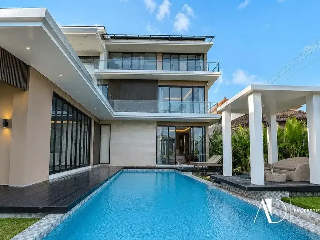 FREEHOLD | LUXURY VILLA WITH PANORAMIC OCEAN VIEWS IN UNGASAN - Image 1 of 10