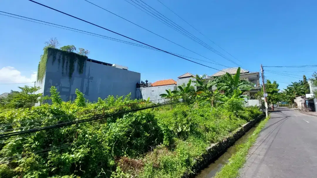 DIJUAL TANAH SUPER STRATEGIS SEMINYAK JLN DEWI SRI  LINGKUNGAN VILLA - Image 4 of 10
