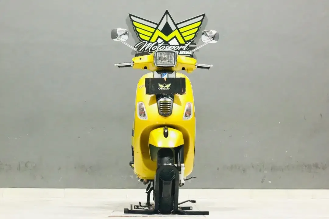 Piaggio vespa S 125 3V like new vespa sprint primavera GTS 150 - Image 1 of 7