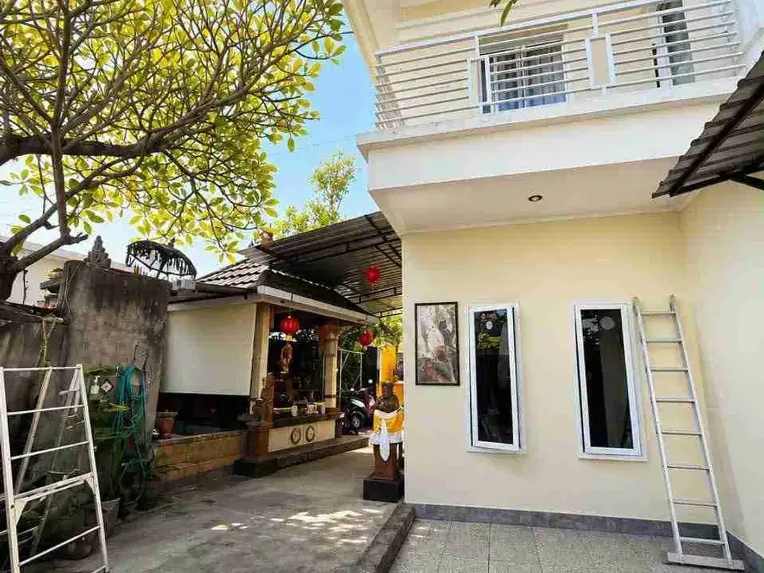 DIJUAL RUMAH MINIMALIS LANTAI 2 
LOKASI MAHENDRADATTA JALAN  GUNUNG GEDE DENPASAR BARAT 
PERUMAHAN CLUSTER ONE GATE SYSTEM 
SECURITY 24 JAM - Image 10 of 10
