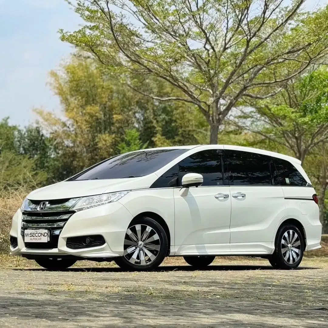 Honda Odyssey E 2.4 CVt 2016 - Image 3 of 10