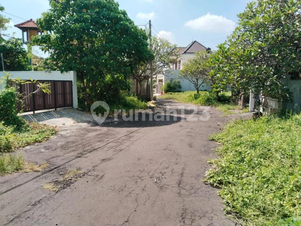 Onsale Tanah Kosong Berlokasi di Kerobokan, Kuta Utara, Badung, Bali. Lingkungan Kawasan Perumahan One Gate Sistem dan Ada Beberapa Rumah Disewakan Juga di Area Tersebut. Kawasan Tenang dan Nyaman - Image 2 of 4