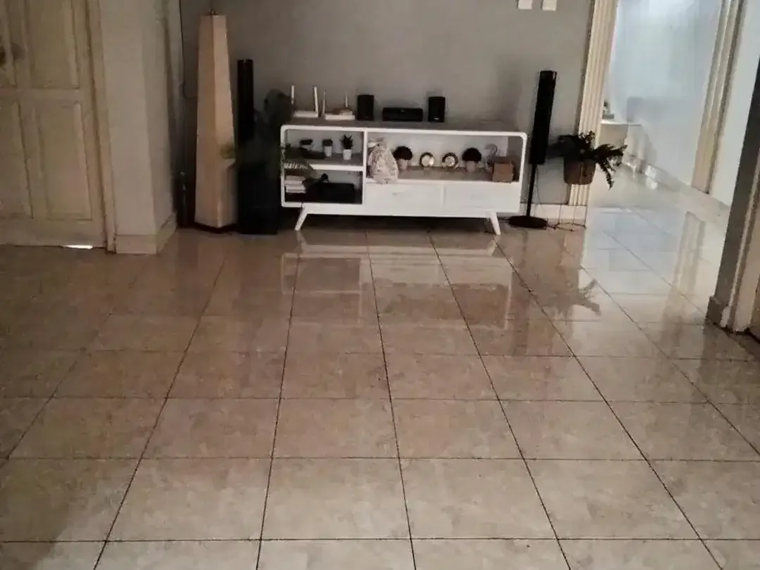 Tinggal Praktis di Tengah Kota – Rumah Modern Minimalis - Image 10 of 10