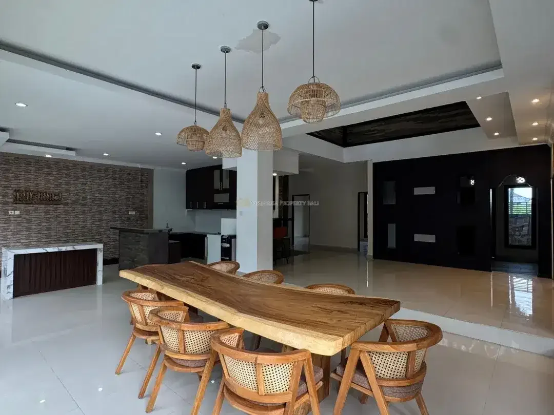Spacious 9-Bedroom House with Private Pool Near Citraland Denpasar - Image 5 of 10