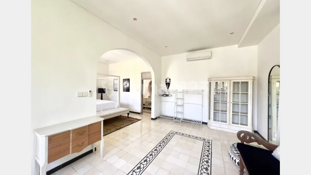3Bedrooms Luxury Mideterranean Colonial Style Location Secure Living At Canggu - Image 3 of 4