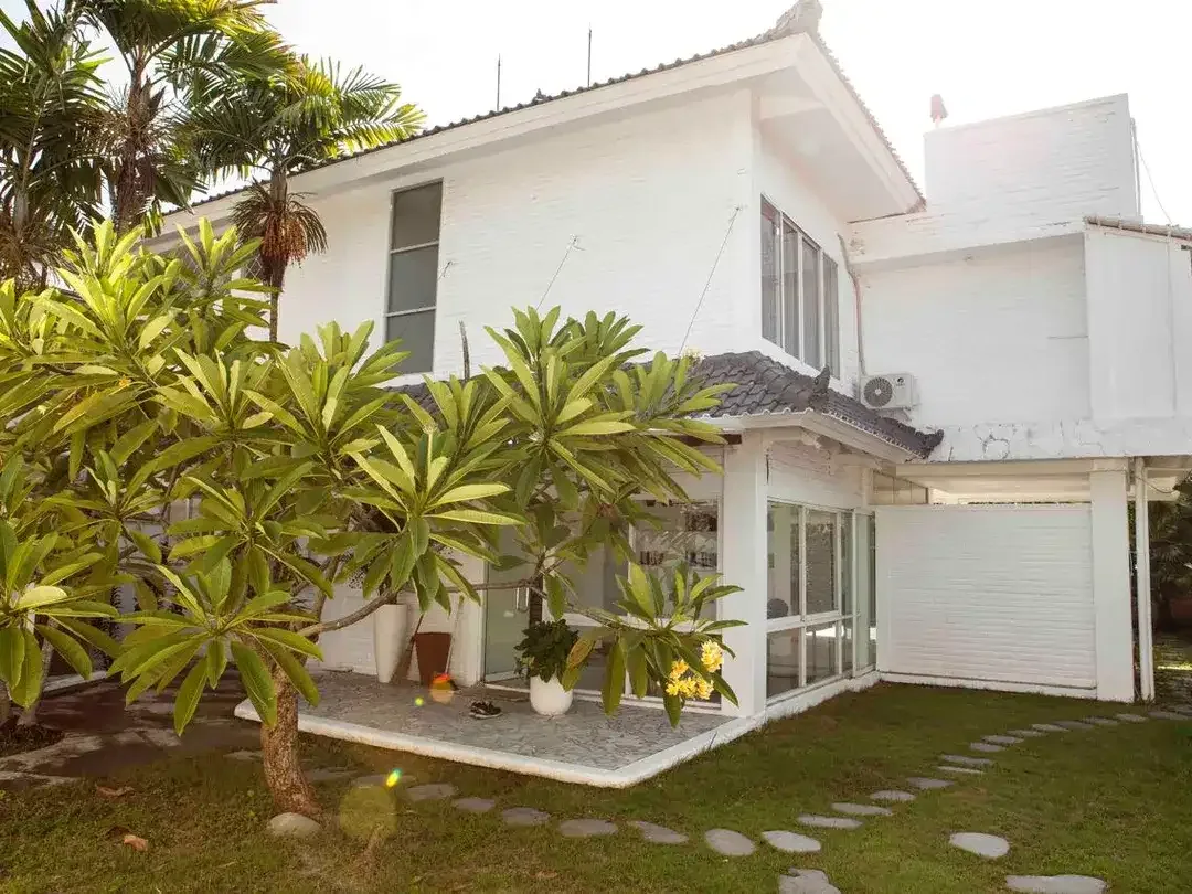 Freehold Villa For Sale in Central Beraban Seminyak Area - Image 2 of 10