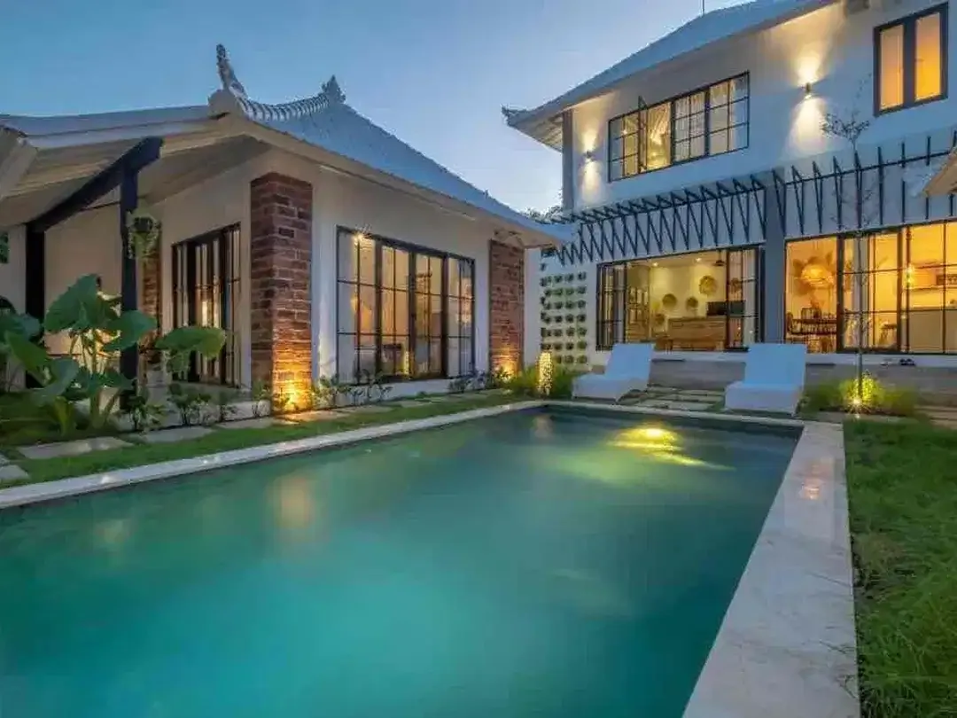 FOR SALE – VILLA MODERN CANGGU
Lokasi strategis, lingkungan tenang, siap huni - Image 2 of 10
