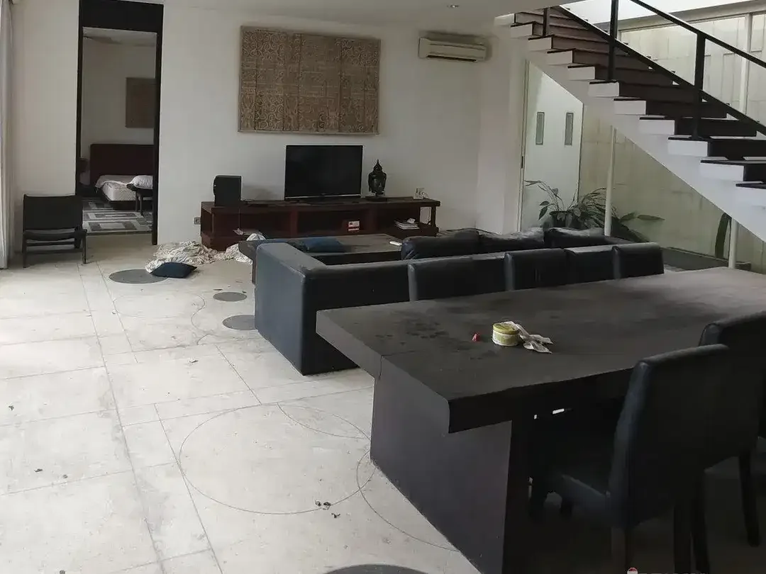Villa Murah 2 Lantai Disewakan di Seminyak - Image 8 of 9