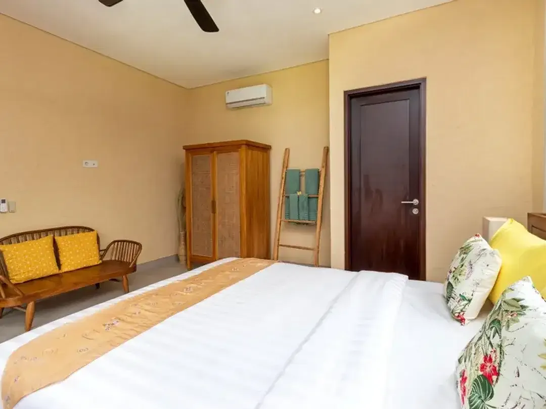 Leasehold - Luxury 5BR Estate - Prime Location Near Beach & Club in Canggu - Image 5 of 10