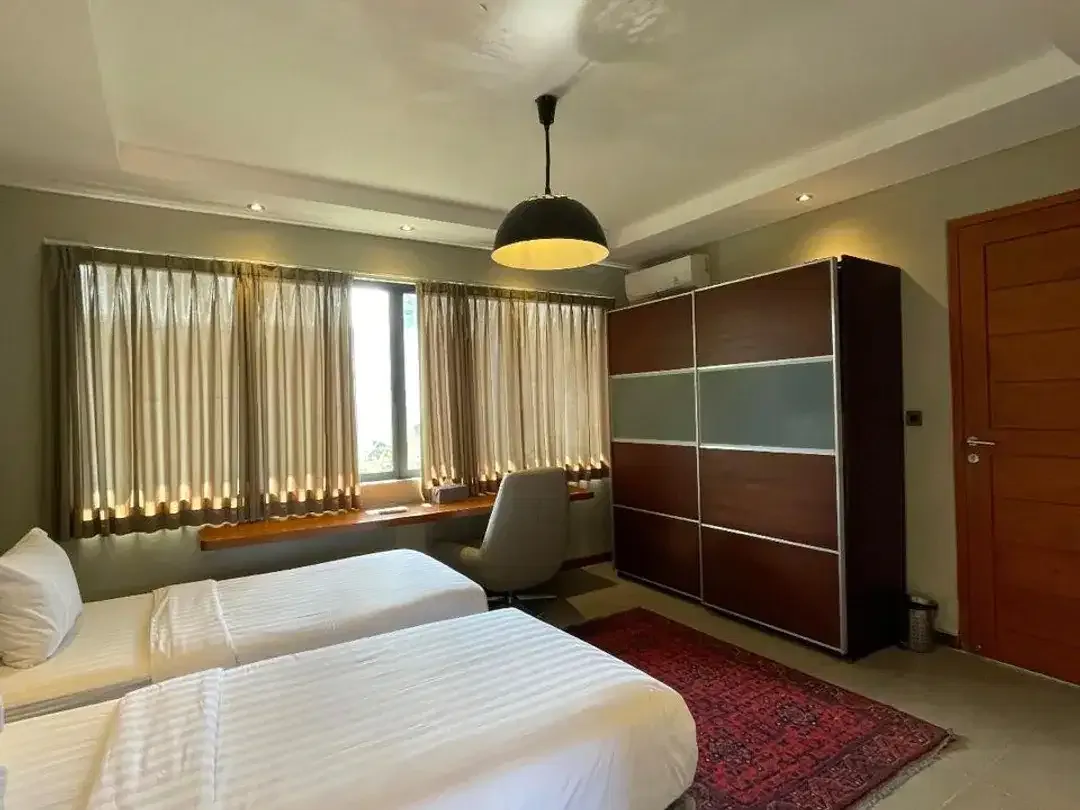 FOR RENT VILLA BIG GARDEN BIG POOL GOOD LOCATION NEAR BEACH DI CANGGU - Image 5 of 10