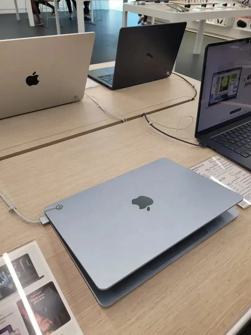 Ready MacBook Air M5 15 inci cicilan ringan tanpa DP - Image 3 of 3