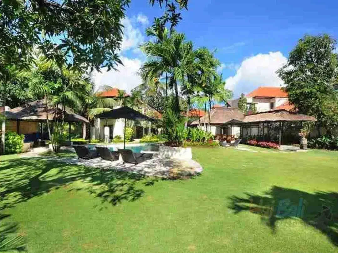 Luxury Villa Seminyak Hanya Jalan kaki ke pantai Seminyak Badung Bali - Image 3 of 10
