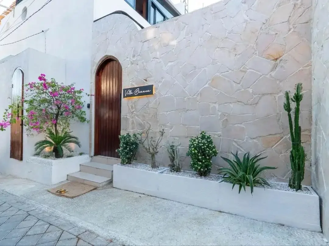 Vila dua lantai baru di lokasi prestisius dekat laut! - Image 3 of 10
