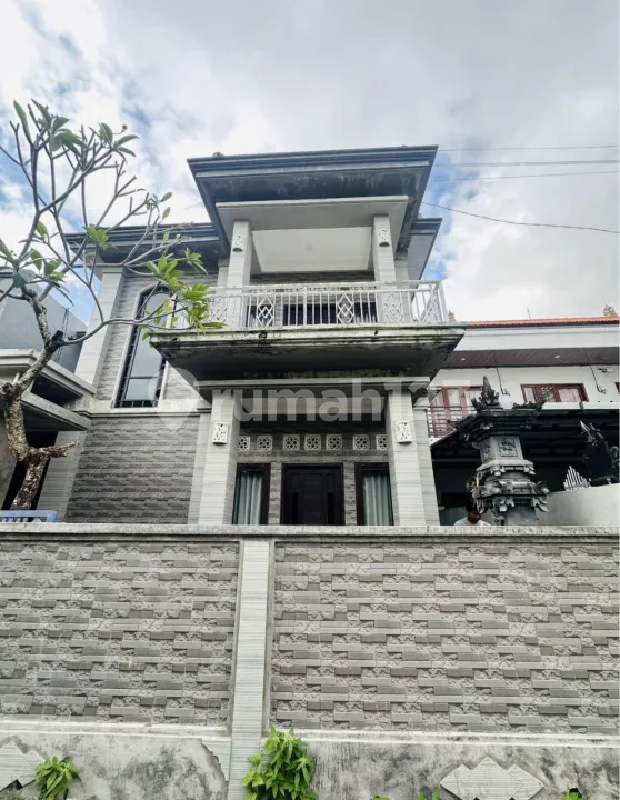 Disewakan - Rumah 2 Lantai di Nusa Dua, Lokasi Strategis! - Image 1 of 4