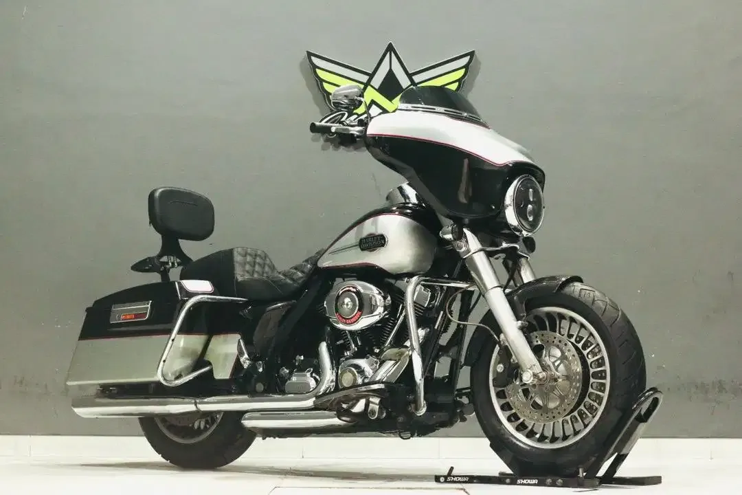 Harley Davidson Ultra Classic, Street Glide, Roadking - Image 1 of 8