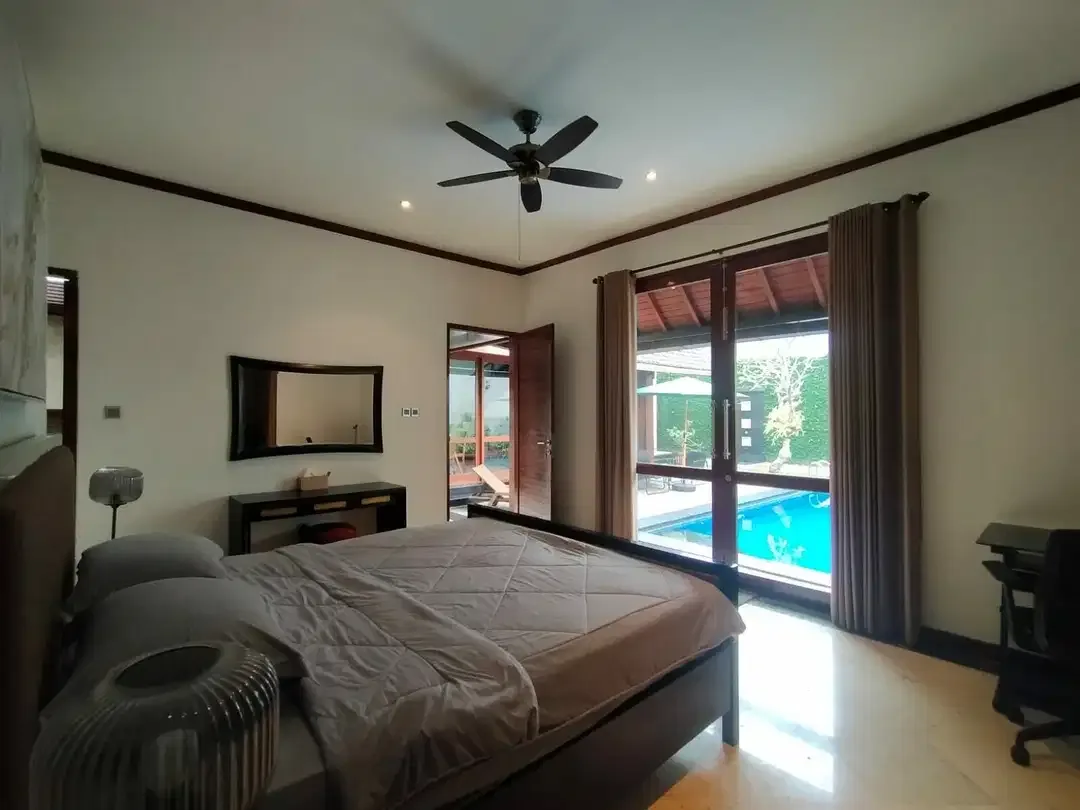 Dijual / Disewakan – Vila Mewah 3 Kamar Tidur di Umalas, Kerobokan - Image 8 of 10