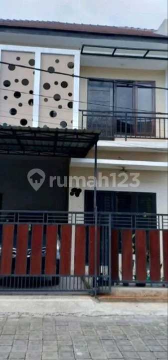 Murah Dan Bebas Banjirrr !!! Rumah Bagus 2 Lantai Siap Huni Lingkungan Nyaman - Image 1 of 4
