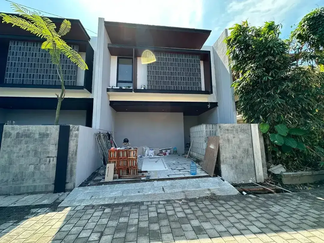 Dijual Villa Tropical Modern Timeless Strategis LT 110m² KT 3 jalan Gunung Lumut Padang Sambian dekat Seminyak - Image 1 of 10
