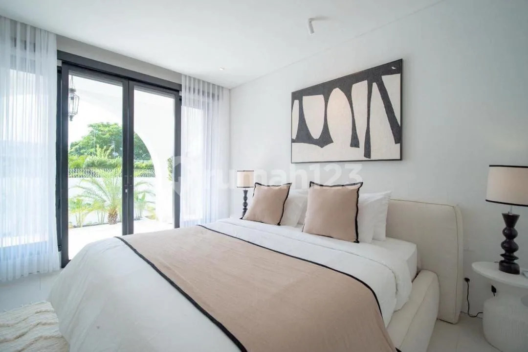 Modern Mediterania Luxury Villa At Berawa Canggu Center - Image 2 of 4