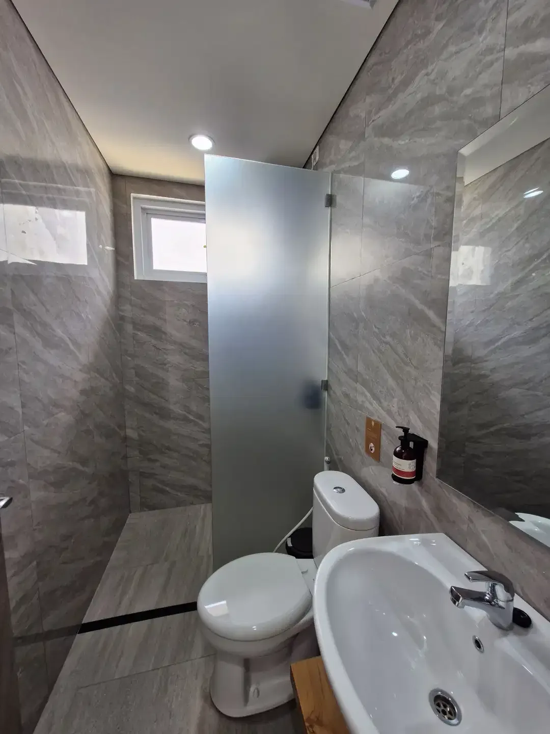 SEWA VILLA MODERN DALAM KOMPLEKS FULLY FURNISHED DI NUSA DUA - Image 9 of 9