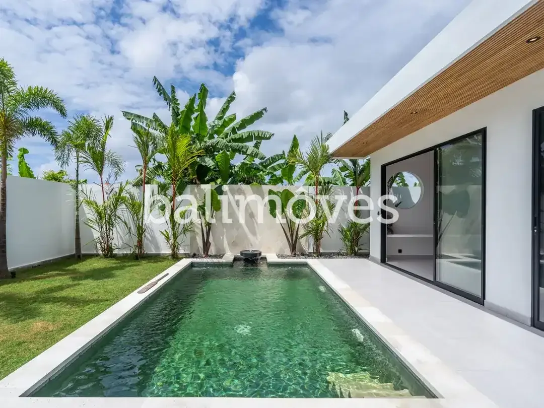 Vila Baru Dua Kamar Tidur Bergaya Tropis Modern di Sanur - Image 2 of 10