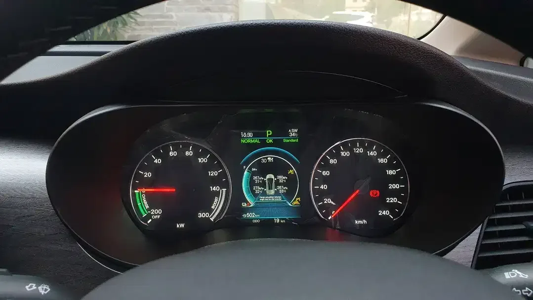 BELI MOBIL TANPA KHAWATIR BERGARANSI 5 TAHUN!  BYD M6 M 6 Superior Cap - Image 10 of 10
