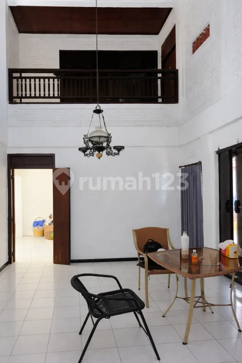 Rumah 2 Lantai Siap Isi di Kerta Rahayu - 4 Kamar, Balkon & Garasi | Harga Masuk Akal! - Image 3 of 4