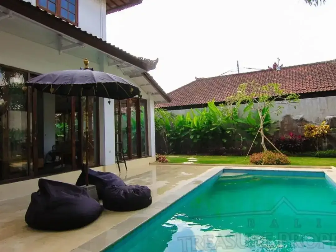 3 Bedrooms Villa Leasehold In Heart Seminyak - Image 1 of 10