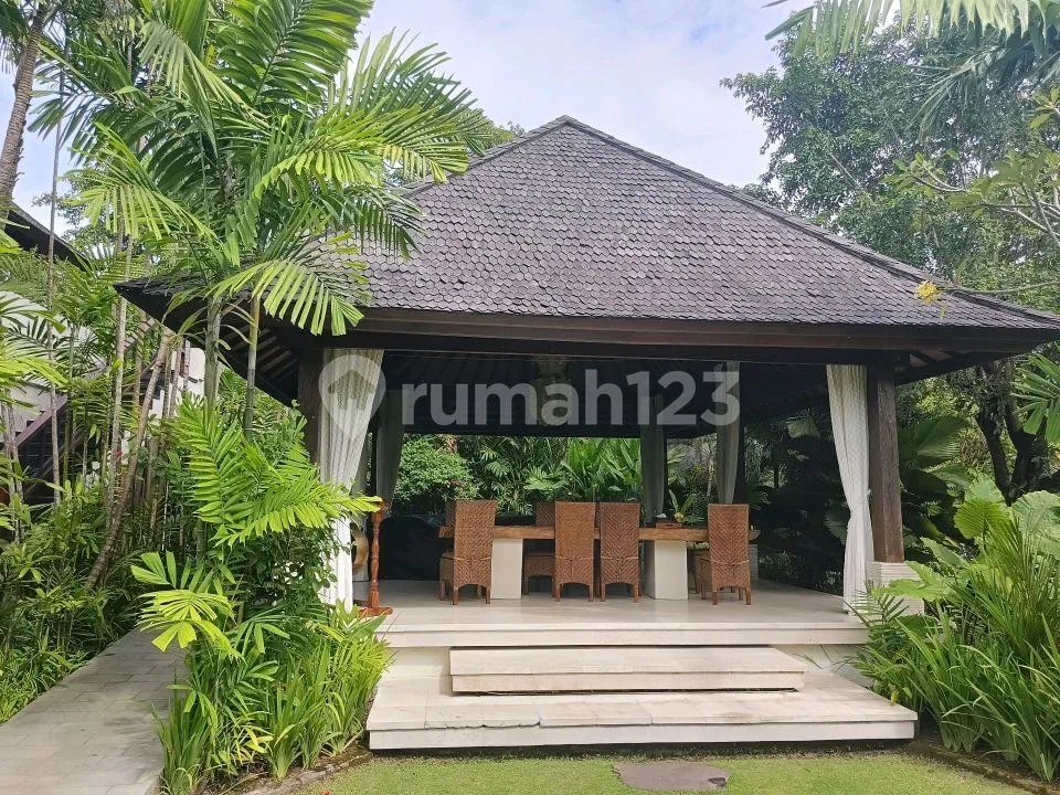 Villa dengan Garden Luas dan View Sungai Dekat Sanur - Image 3 of 4