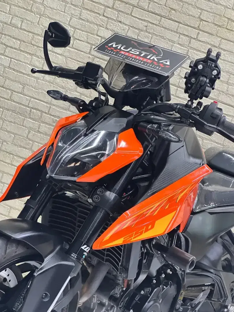 KING OF TORQUE‼️KTM DUKE 250 GEN 3 TH 2025 MULUS LOW MILES - Image 4 of 10