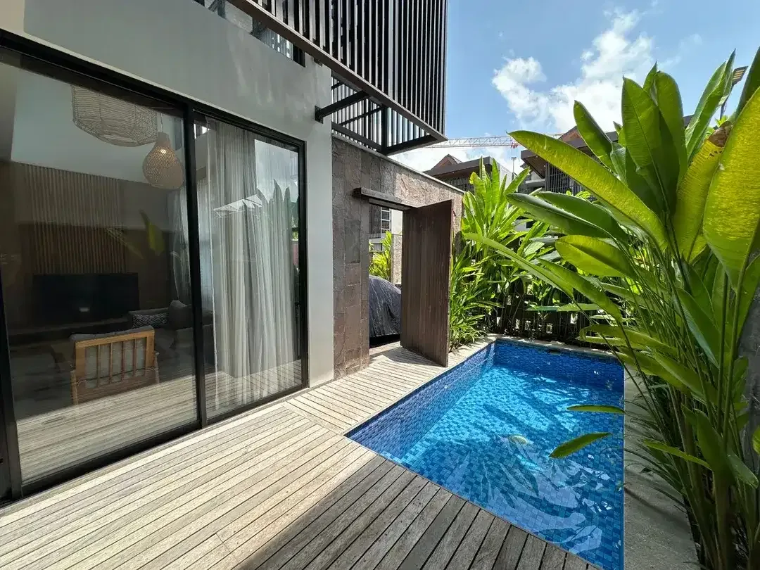 Dijual Villa Tropical Modern Seaside One Gate System LT 120m2 KT 3 jalan Kayu Tulang Canggu dekat Pepito Batubolong - Image 2 of 10