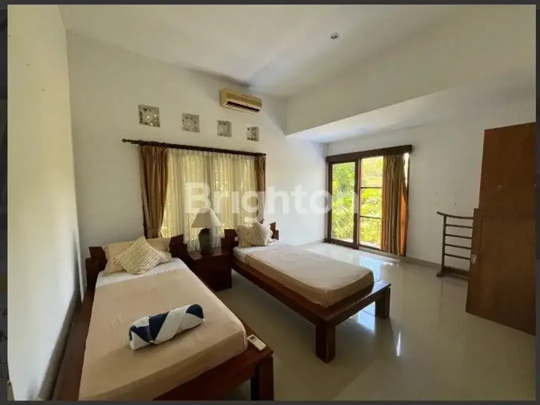 PRICE DROP, BEST DEAL - BEAuTIFUL 3 BDR VILLA SHORT DRIVE TO FINNS BEACH & ALL AMENITIES @BERAWA CANGGU - Image 7 of 8