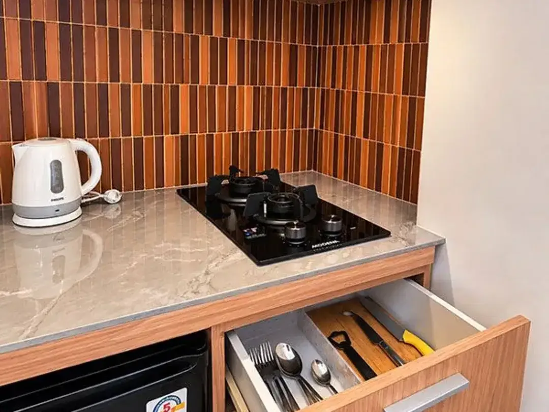 AMR-093.SRC | For Monthly Rent – 2-Bedrooms Suite Apartment in Legian Kuta - Image 10 of 10